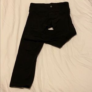 Lululemon black Capri tights size 6